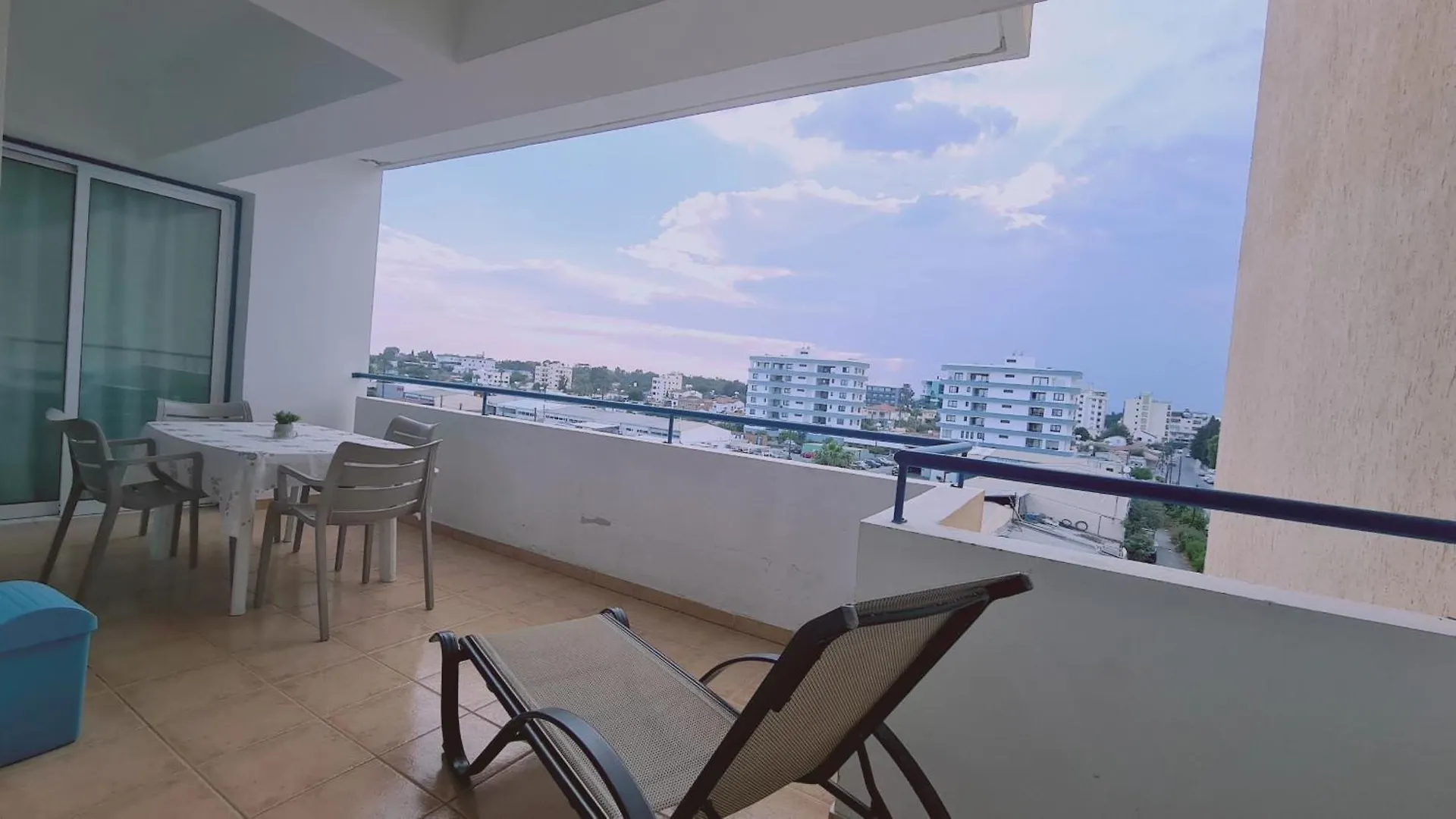 Stay Suncity Apartment Ларнака 0*,