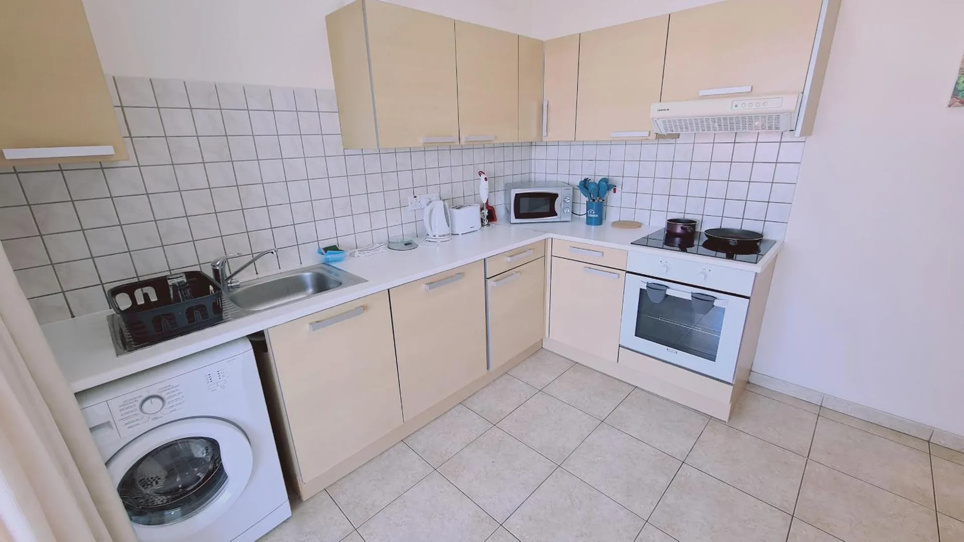 Stay Suncity Apartment Ларнака