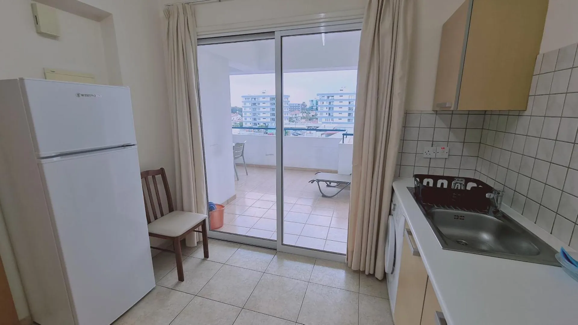 Stay Suncity Apartment Ларнака